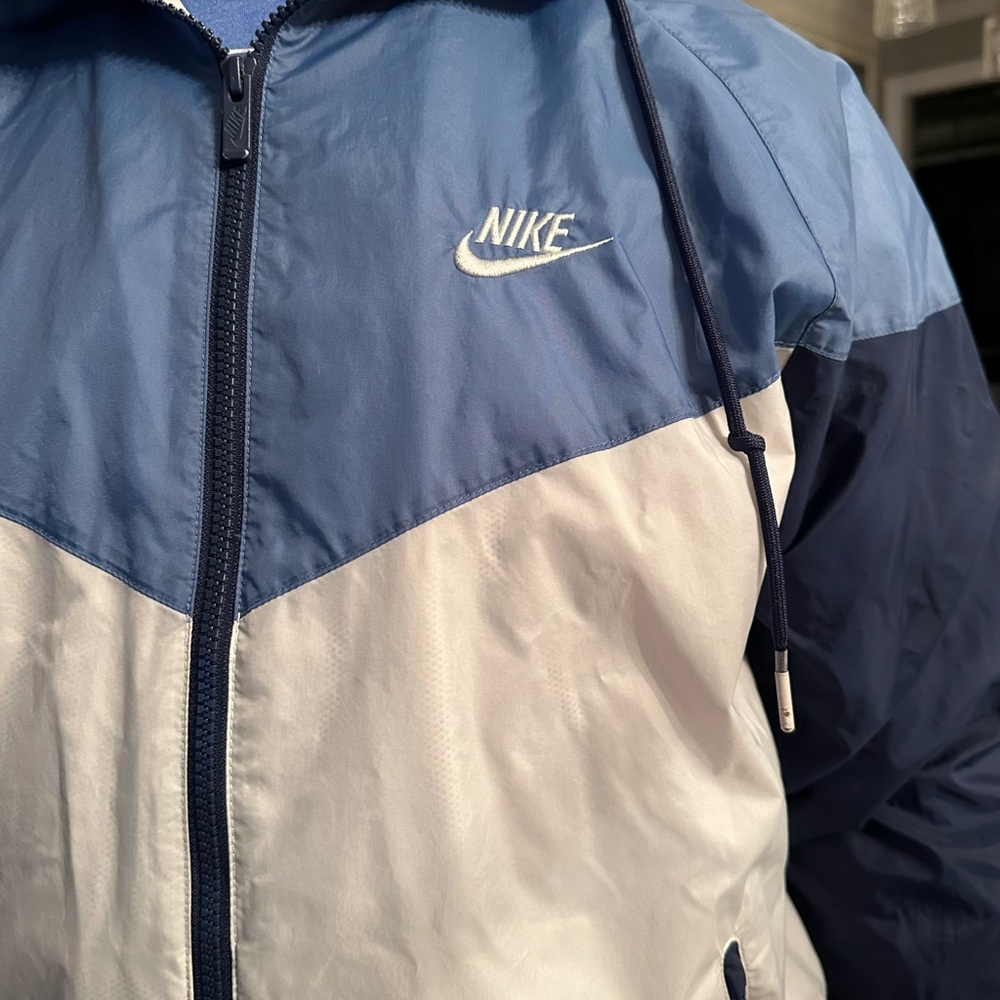Nike Men's Two-Tone Windbreaker Jacket Like New Condition 💙🤍🩶 - Picture 7 of 7